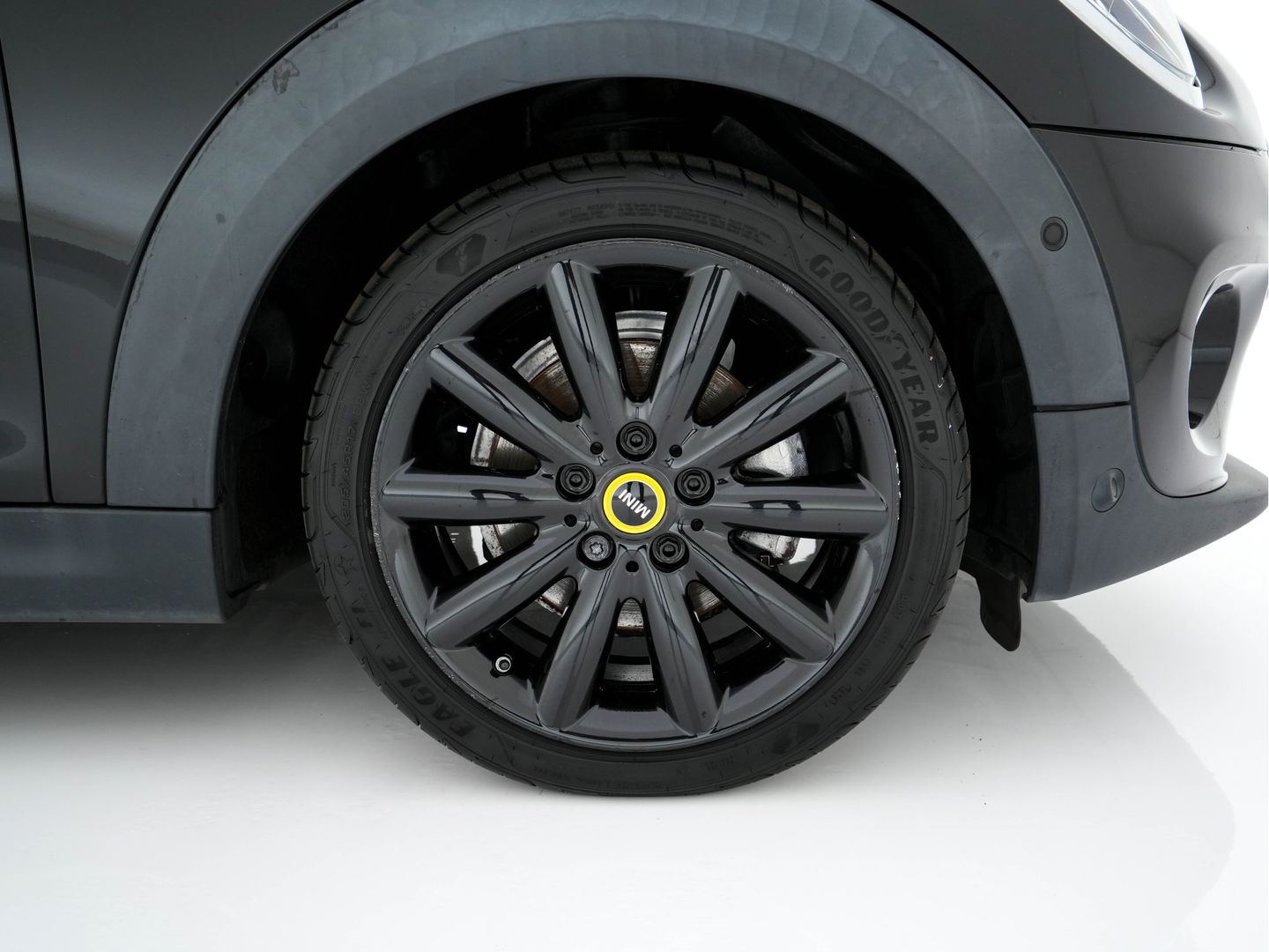 MINI Mini Electric Yours 33 kWh [ 3-Fase ] {SOH-100%} (INCL-BTW) Aut. *PANO | LUXURY-LEATHER | HARMAN/KARDON-AUDIO | MATRIX-LED | KEYLESS | CAMERA | NAVI-FULLMAP | DIGI-COCKPIT | DAB | HEAD-UP | HEATED-SPORTSEATS | AMBIENT-LIGHT | CCS-FASTLOADER