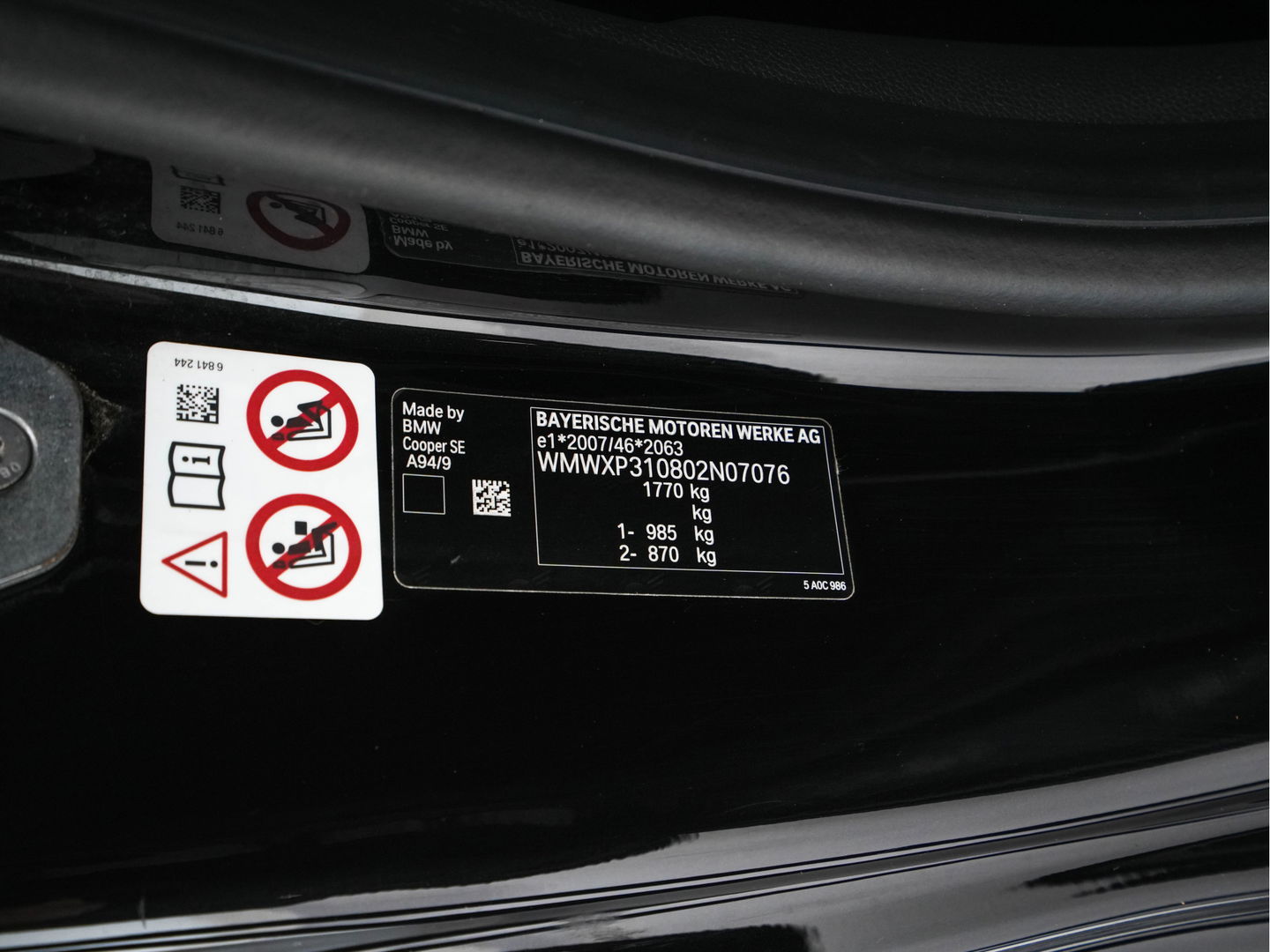 MINI Mini Electric Yours 33 kWh [ 3-Fase ] {SOH-100%} (INCL-BTW) Aut. *PANO | LUXURY-LEATHER | HARMAN/KARDON-AUDIO | MATRIX-LED | KEYLESS | CAMERA | NAVI-FULLMAP | DIGI-COCKPIT | DAB | HEAD-UP | HEATED-SPORTSEATS | AMBIENT-LIGHT | CCS-FASTLOADER