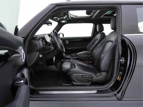 MINI Mini Electric Yours 33 kWh [ 3-Fase ] {SOH-100%} (INCL-BTW) Aut. *PANO | LUXURY-LEATHER | HARMAN/KARDON-AUDIO | MATRIX-LED | KEYLESS | CAMERA | NAVI-FULLMAP | DIGI-COCKPIT | DAB | HEAD-UP | HEATED-SPORTSEATS | AMBIENT-LIGHT | CCS-FASTLOADER