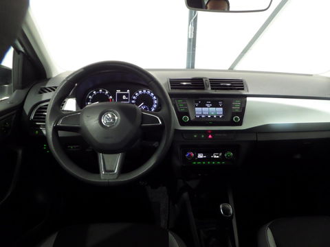 Škoda Fabia 1.2 TSI Style Trekhaak Bluetooth Parkeersensoren Airco Cruise-control DAB+, van 2e eigenaar in zeer nette staat !