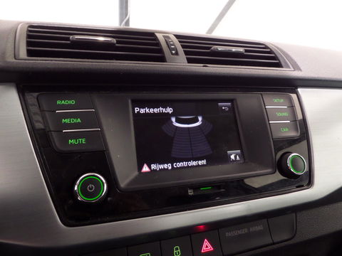 Škoda Fabia 1.2 TSI Style Trekhaak Bluetooth Parkeersensoren Airco Cruise-control DAB+, van 2e eigenaar in zeer nette staat !