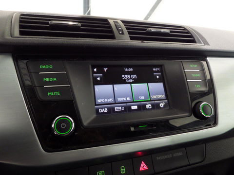 Škoda Fabia 1.2 TSI Style Trekhaak Bluetooth Parkeersensoren Airco Cruise-control DAB+, van 2e eigenaar in zeer nette staat !