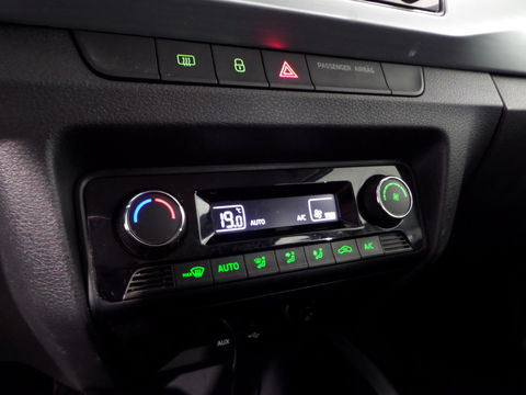 Škoda Fabia 1.2 TSI Style Trekhaak Bluetooth Parkeersensoren Airco Cruise-control DAB+, van 2e eigenaar in zeer nette staat !