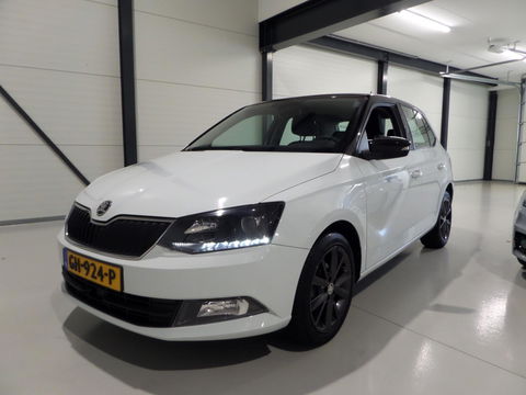 Škoda Fabia 1.2 TSI Style Trekhaak Bluetooth Parkeersensoren Airco Cruise-control DAB+, van 2e eigenaar in zeer nette staat !