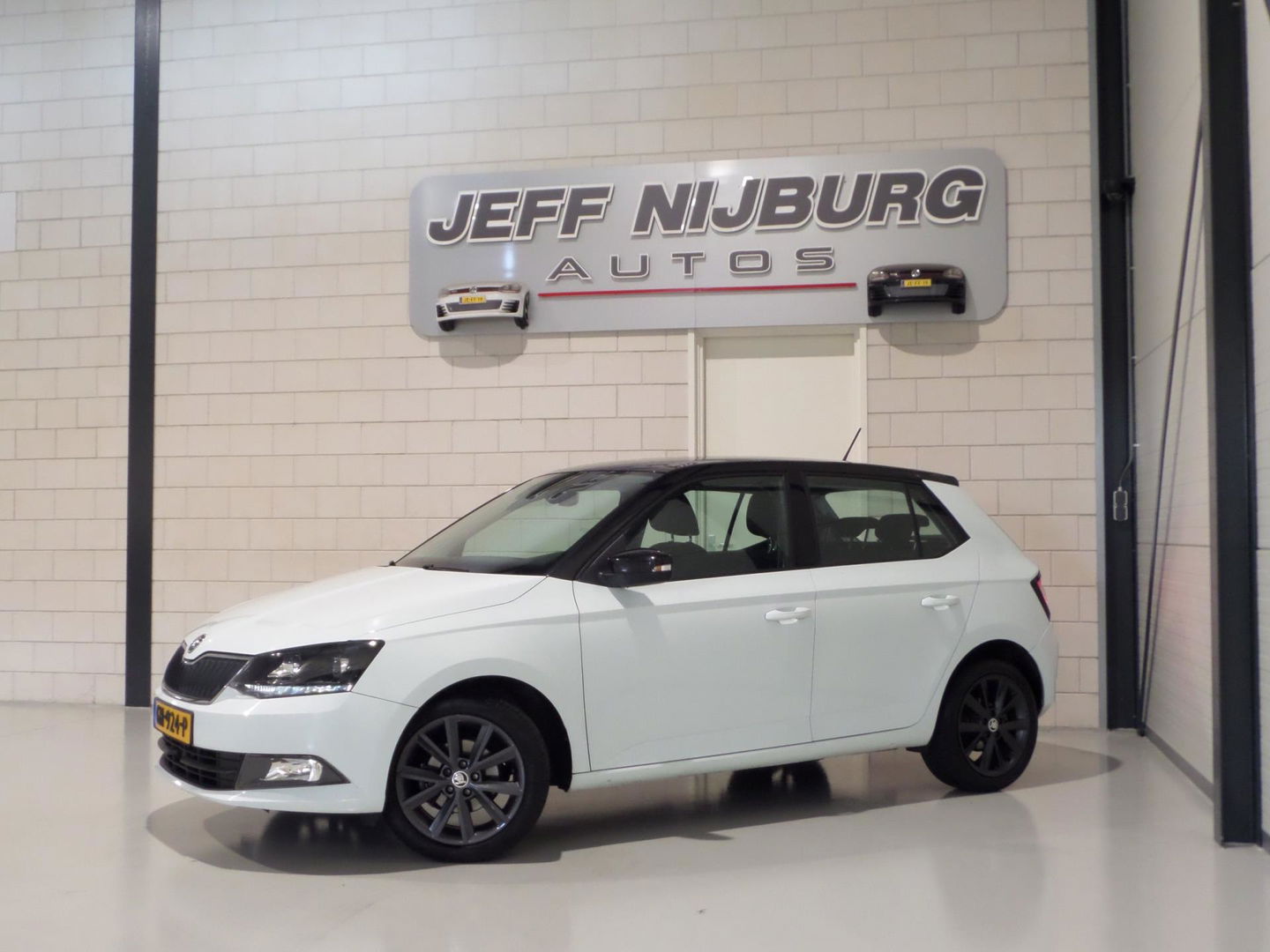 Škoda Fabia 1.2 TSI Style Trekhaak Bluetooth Parkeersensoren Airco Cruise-control DAB+, van 2e eigenaar in zeer nette staat !