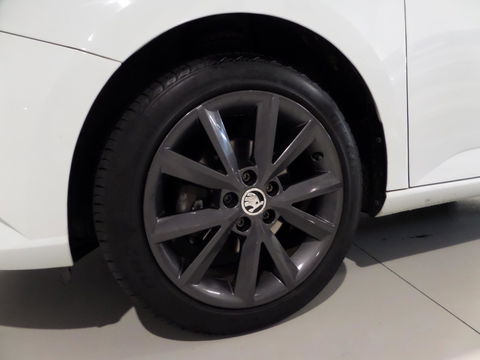 Škoda Fabia 1.2 TSI Style Trekhaak Bluetooth Parkeersensoren Airco Cruise-control DAB+, van 2e eigenaar in zeer nette staat !