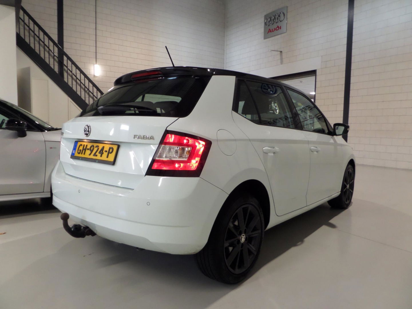 Škoda Fabia 1.2 TSI Style Trekhaak Bluetooth Parkeersensoren Airco Cruise-control DAB+, van 2e eigenaar in zeer nette staat !