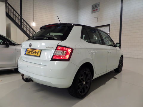Škoda Fabia 1.2 TSI Style Trekhaak Bluetooth Parkeersensoren Airco Cruise-control DAB+, van 2e eigenaar in zeer nette staat !