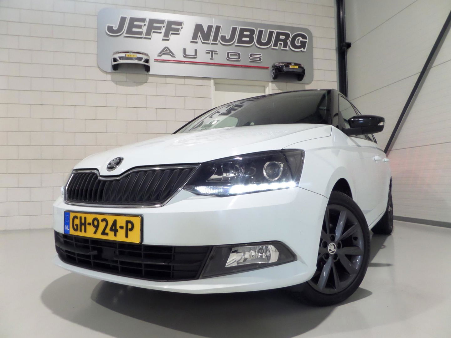 Škoda Fabia 1.2 TSI Style Trekhaak Bluetooth Parkeersensoren Airco Cruise-control DAB+, van 2e eigenaar in zeer nette staat !