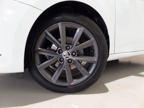 Škoda Fabia 1.2 TSI Style Trekhaak Bluetooth Parkeersensoren Airco Cruise-control DAB+, van 2e eigenaar in zeer nette staat !