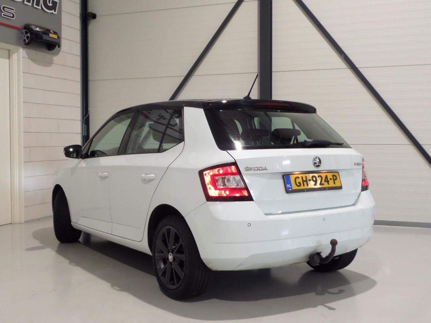 Škoda Fabia 1.2 TSI Style Trekhaak Bluetooth Parkeersensoren Airco Cruise-control DAB+, van 2e eigenaar in zeer nette staat !