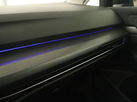 Volkswagen Golf 1.5 eTSI Style | Carplay | Navigatie | Adaptive cruise | Massage | Sfeerverlichting | Parkeerhulp | Memory | Virtual Cockpit
