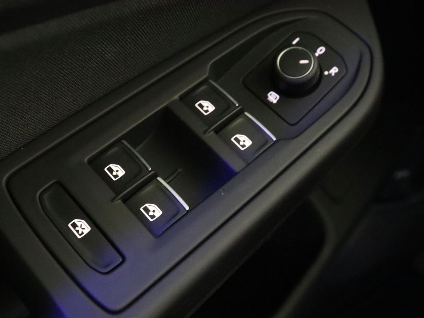 Volkswagen Golf 1.5 eTSI Style | Carplay | Navigatie | Adaptive cruise | Massage | Sfeerverlichting | Parkeerhulp | Memory | Virtual Cockpit
