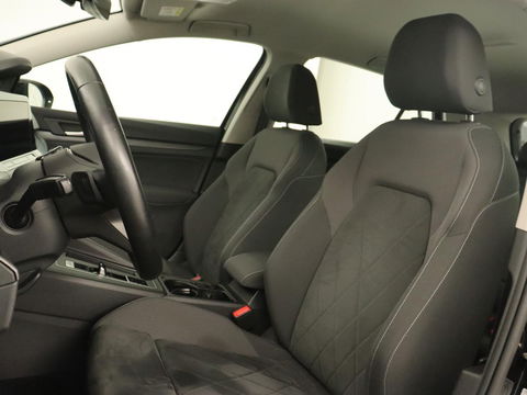 Volkswagen Golf 1.5 eTSI Style | Carplay | Navigatie | Adaptive cruise | Massage | Sfeerverlichting | Parkeerhulp | Memory | Virtual Cockpit