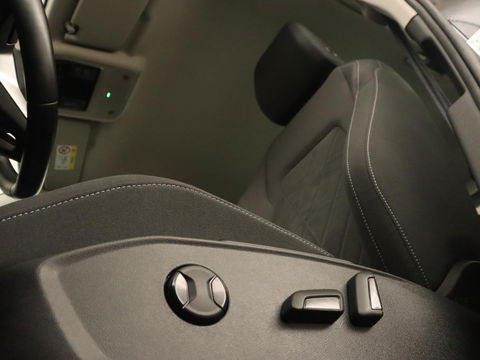 Volkswagen Golf 1.5 eTSI Style | Carplay | Navigatie | Adaptive cruise | Massage | Sfeerverlichting | Parkeerhulp | Memory | Virtual Cockpit