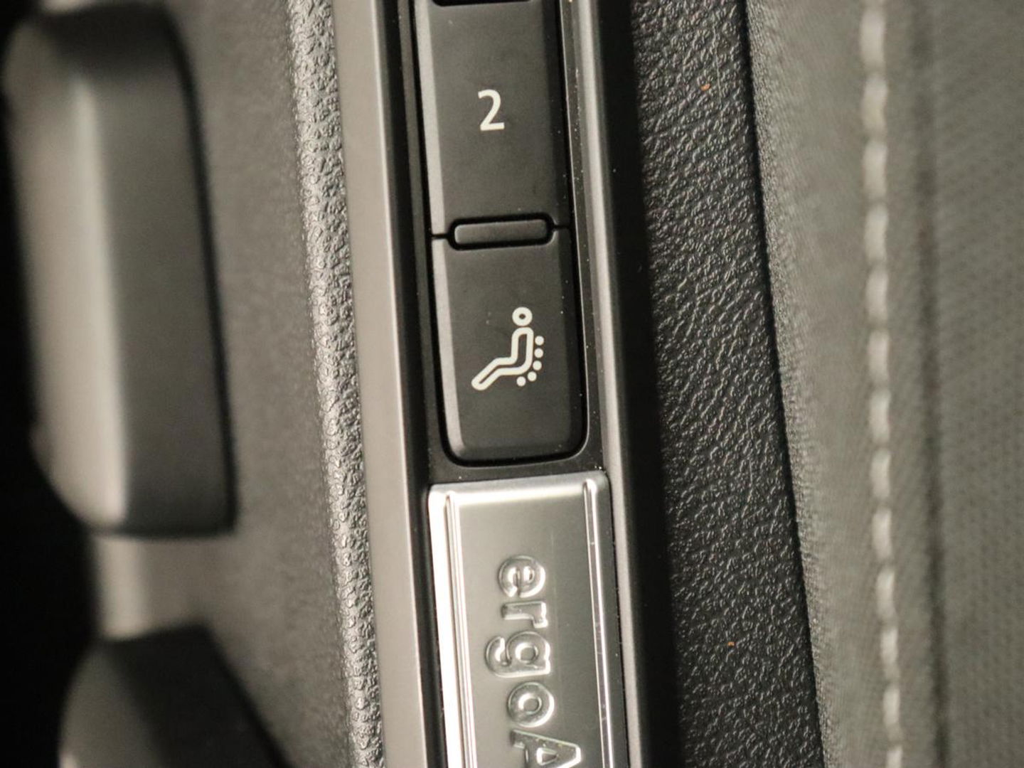 Volkswagen Golf 1.5 eTSI Style | Carplay | Navigatie | Adaptive cruise | Massage | Sfeerverlichting | Parkeerhulp | Memory | Virtual Cockpit