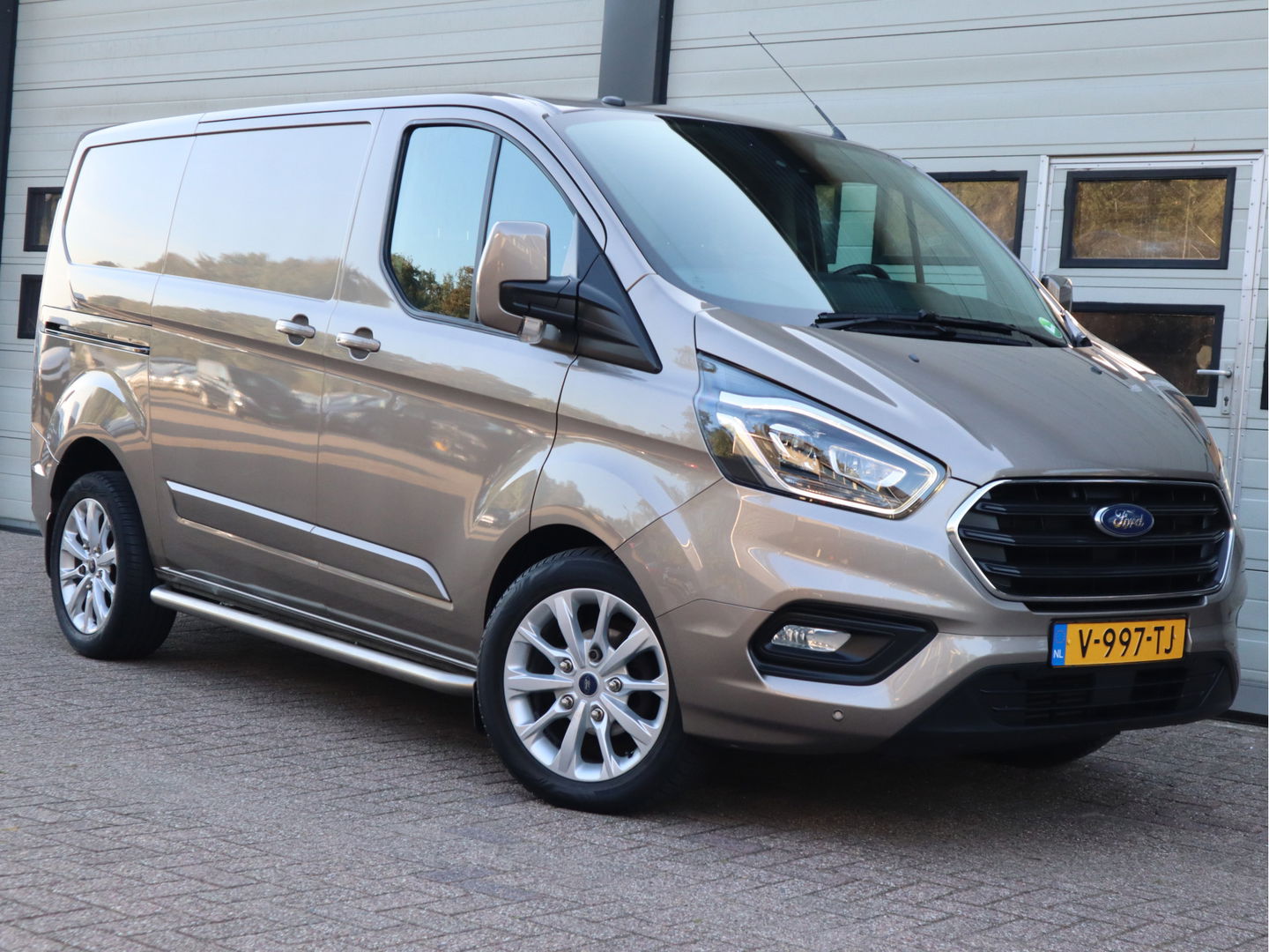 Ford Transit Custom 2.0 TDCI 131pk Automaat Euro 6 - Trekhaak - Navi - Camera