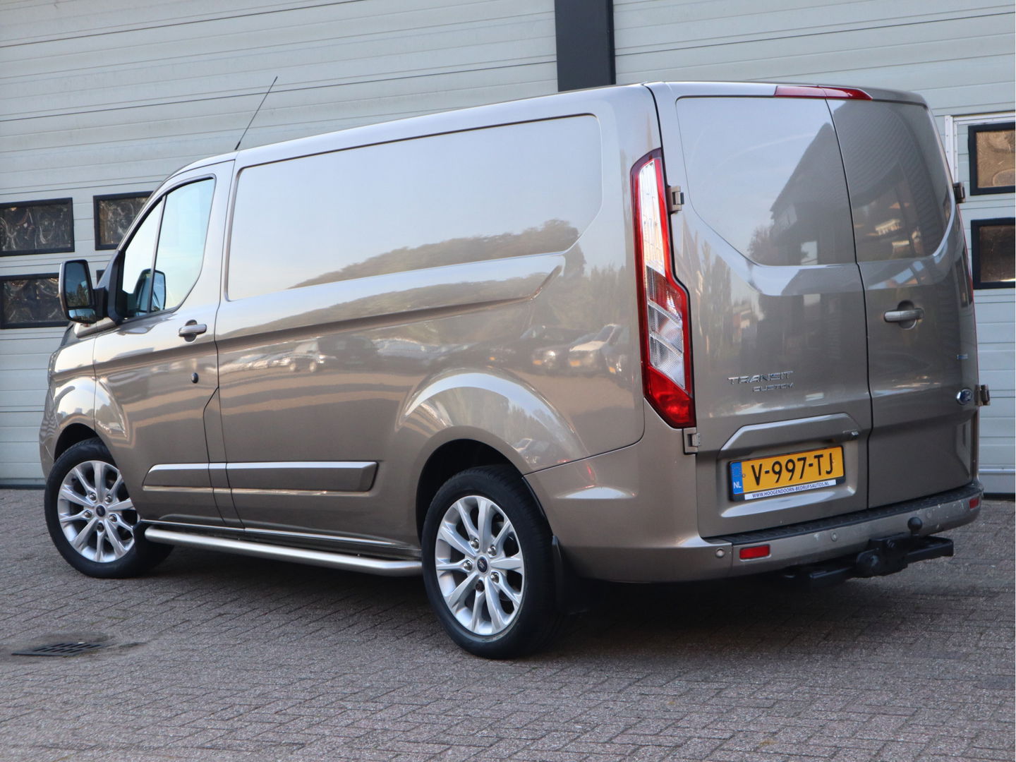 Ford Transit Custom 2.0 TDCI 131pk Automaat Euro 6 - Trekhaak - Navi - Camera