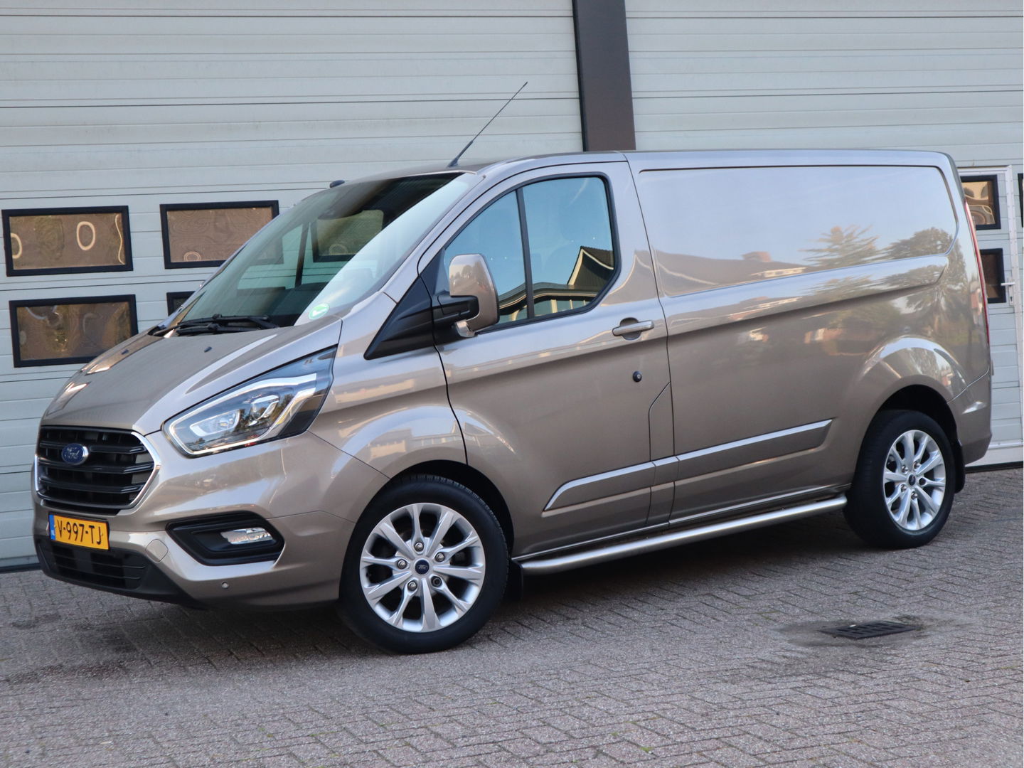 Ford Transit Custom 2.0 TDCI 131pk Automaat Euro 6 - Trekhaak - Navi - Camera