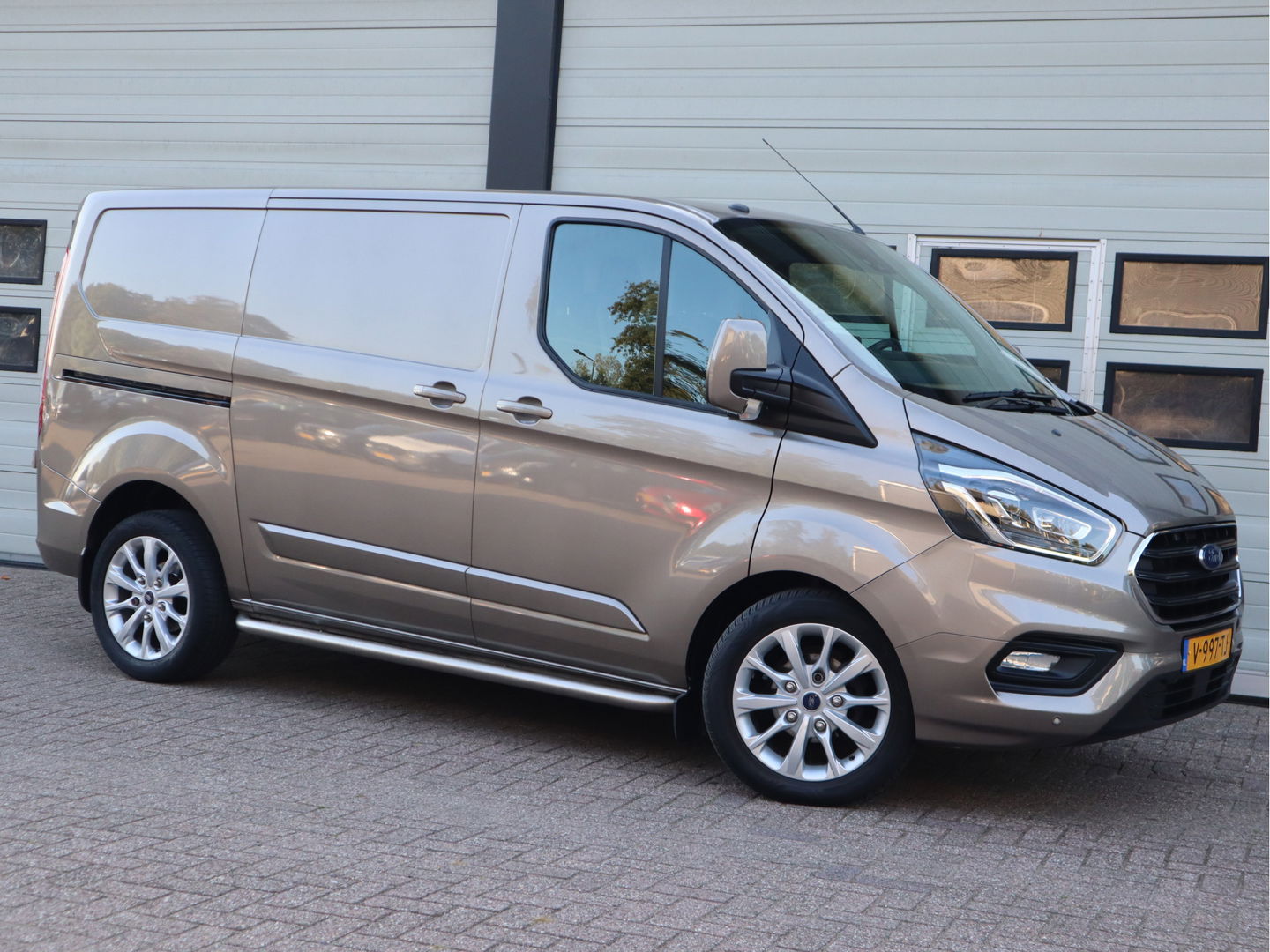 Ford Transit Custom 2.0 TDCI 131pk Automaat Euro 6 - Trekhaak - Navi - Camera
