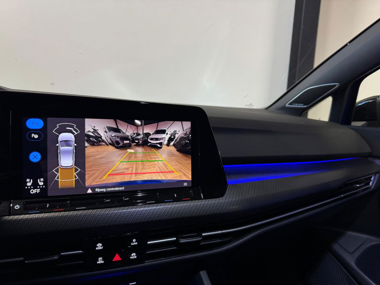 Volkswagen Golf 2.0 TSI R 4Motion PANO KEYLESS HUD
