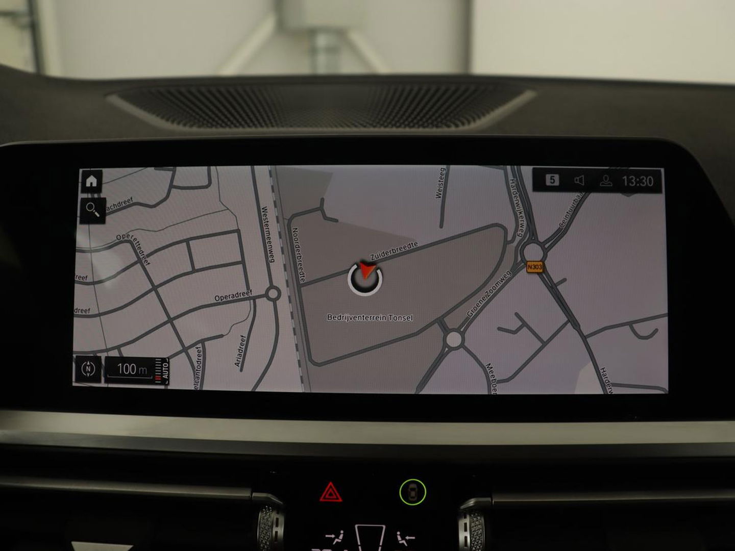 BMW 3 Serie 318i M Sport | Sportstoelen | Half leder | Carplay | Navigatie | Camera | Parkeerhulp | Climate control | Cruise control