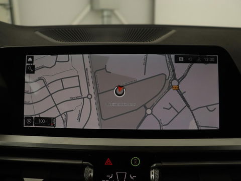 BMW 3 Serie 318i M Sport | Sportstoelen | Half leder | Carplay | Navigatie | Camera | Parkeerhulp | Climate control | Cruise control