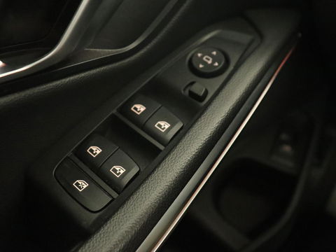 BMW 3 Serie 318i M Sport | Sportstoelen | Half leder | Carplay | Navigatie | Camera | Parkeerhulp | Climate control | Cruise control