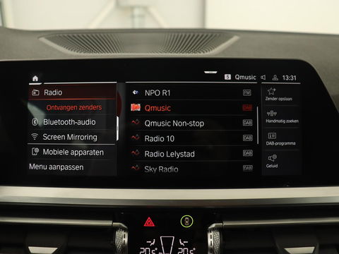BMW 3 Serie 318i M Sport | Sportstoelen | Half leder | Carplay | Navigatie | Camera | Parkeerhulp | Climate control | Cruise control