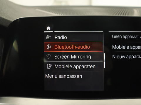 BMW 3 Serie 318i M Sport | Sportstoelen | Half leder | Carplay | Navigatie | Camera | Parkeerhulp | Climate control | Cruise control