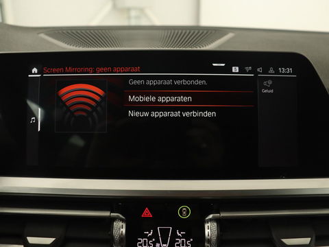 BMW 3 Serie 318i M Sport | Sportstoelen | Half leder | Carplay | Navigatie | Camera | Parkeerhulp | Climate control | Cruise control