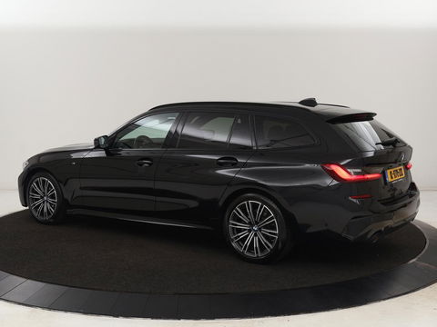 BMW 3 Serie 318i M Sport | Sportstoelen | Half leder | Carplay | Navigatie | Camera | Parkeerhulp | Climate control | Cruise control