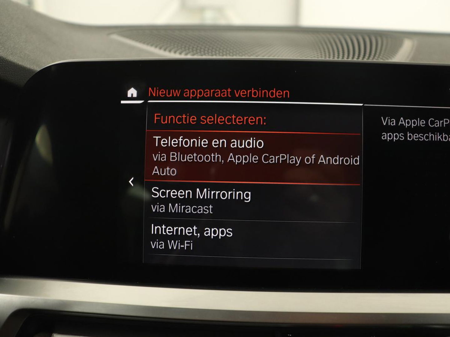 BMW 3 Serie 318i M Sport | Sportstoelen | Half leder | Carplay | Navigatie | Camera | Parkeerhulp | Climate control | Cruise control