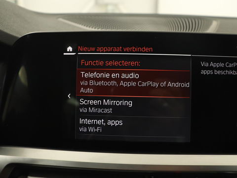 BMW 3 Serie 318i M Sport | Sportstoelen | Half leder | Carplay | Navigatie | Camera | Parkeerhulp | Climate control | Cruise control