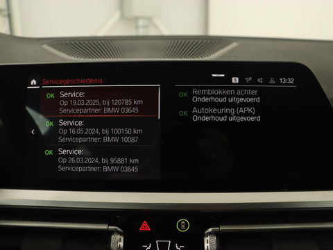 BMW 3 Serie 318i M Sport | Sportstoelen | Half leder | Carplay | Navigatie | Camera | Parkeerhulp | Climate control | Cruise control