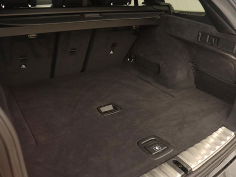 BMW 3 Serie 318i M Sport | Sportstoelen | Half leder | Carplay | Navigatie | Camera | Parkeerhulp | Climate control | Cruise control