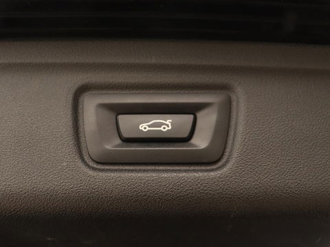 BMW 3 Serie 318i M Sport | Sportstoelen | Half leder | Carplay | Navigatie | Camera | Parkeerhulp | Climate control | Cruise control