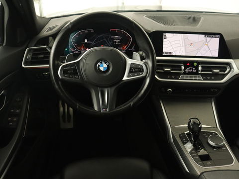 BMW 3 Serie 318i M Sport | Sportstoelen | Half leder | Carplay | Navigatie | Camera | Parkeerhulp | Climate control | Cruise control