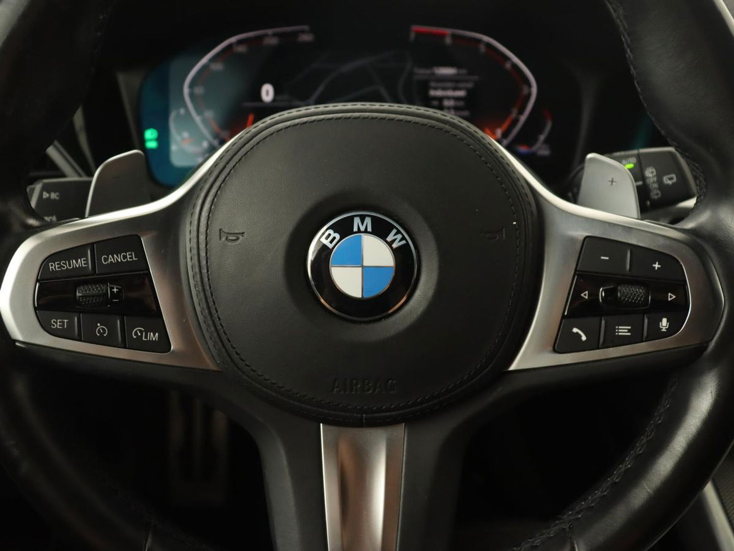 BMW 3 Serie 318i M Sport | Sportstoelen | Half leder | Carplay | Navigatie | Camera | Parkeerhulp | Climate control | Cruise control