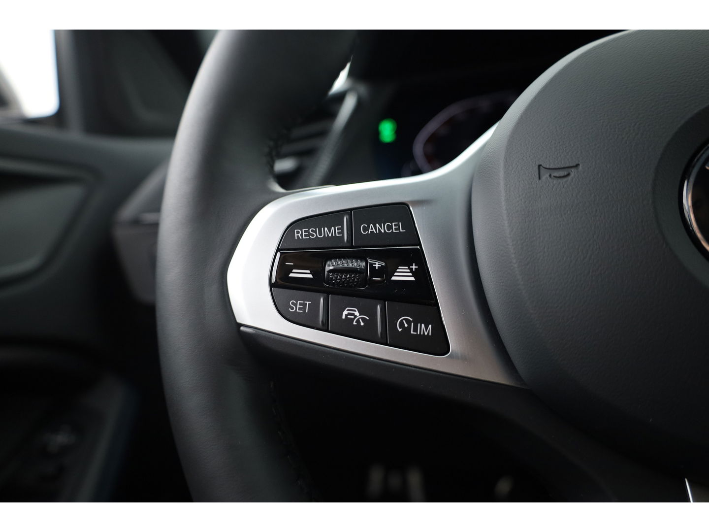 BMW 1-serie 118i M-sport | Apple CarPlay | Camera | Navi | Stoelverw. | Adapt. Cruise | 18" | Elek. Achterklep