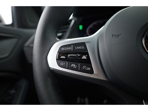 BMW 1-serie 118i M-sport | Apple CarPlay | Camera | Navi | Stoelverw. | Adapt. Cruise | 18" | Elek. Achterklep