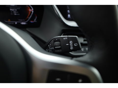 BMW 1-serie 118i M-sport | Apple CarPlay | Camera | Navi | Stoelverw. | Adapt. Cruise | 18" | Elek. Achterklep