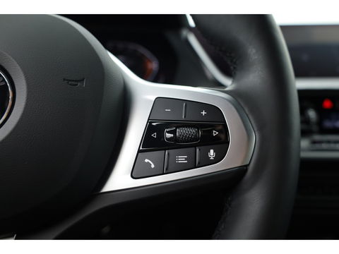 BMW 1-serie 118i M-sport | Apple CarPlay | Camera | Navi | Stoelverw. | Adapt. Cruise | 18" | Elek. Achterklep