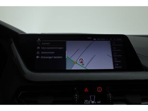 BMW 1-serie 118i M-sport | Apple CarPlay | Camera | Navi | Stoelverw. | Adapt. Cruise | 18" | Elek. Achterklep