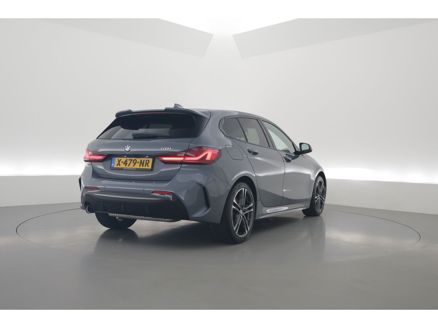 BMW 1-serie 118i M-sport | Apple CarPlay | Camera | Navi | Stoelverw. | Adapt. Cruise | 18" | Elek. Achterklep