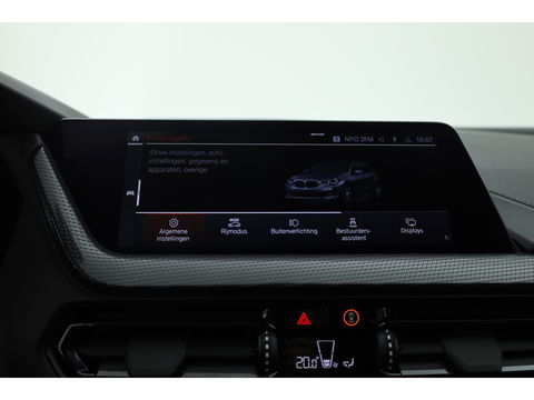 BMW 1-serie 118i M-sport | Apple CarPlay | Camera | Navi | Stoelverw. | Adapt. Cruise | 18" | Elek. Achterklep