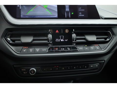 BMW 1-serie 118i M-sport | Apple CarPlay | Camera | Navi | Stoelverw. | Adapt. Cruise | 18" | Elek. Achterklep