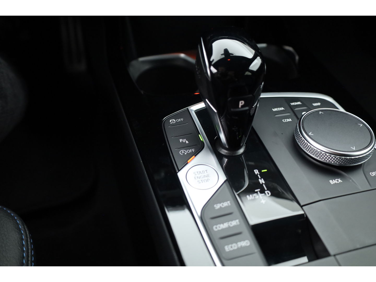 BMW 1-serie 118i M-sport | Apple CarPlay | Camera | Navi | Stoelverw. | Adapt. Cruise | 18" | Elek. Achterklep