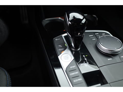BMW 1-serie 118i M-sport | Apple CarPlay | Camera | Navi | Stoelverw. | Adapt. Cruise | 18" | Elek. Achterklep