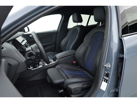 BMW 1-serie 118i M-sport | Apple CarPlay | Camera | Navi | Stoelverw. | Adapt. Cruise | 18" | Elek. Achterklep